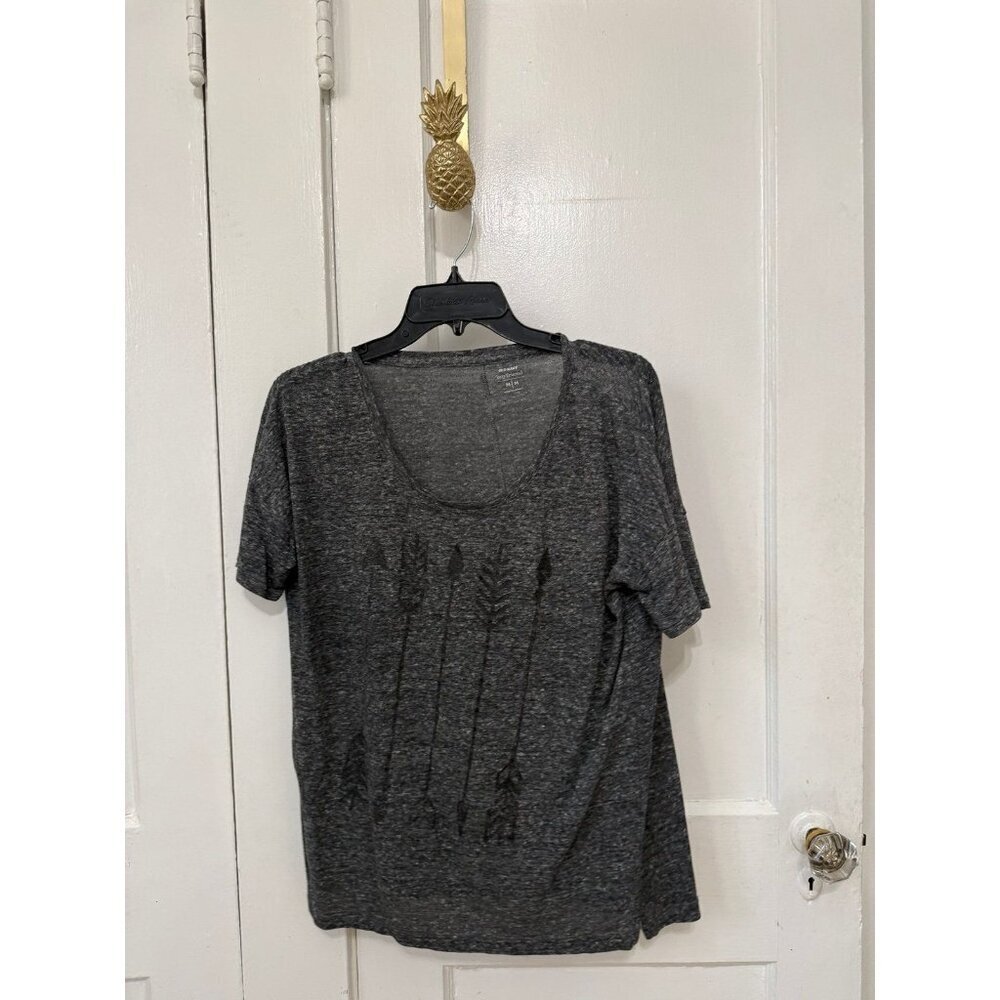 Old Navy Boyfriend Arrow Graphic T-Shirt (Size M)